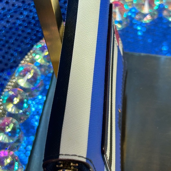 Kate Spade 2fer Striped Crossbody Bag w/Matching Wallet Approx. 9x6.5x 2.5 - Picture 12 of 17